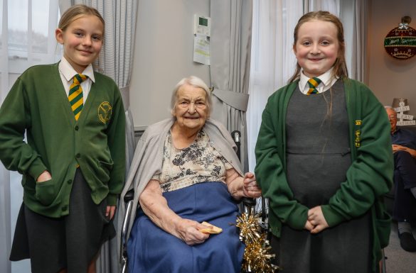 2 Haymoor Junior School pupils with Oakdale care home resident in Poole 